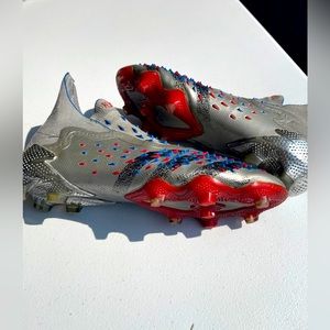 Adidas Predator Freak+ Silver/Black/Red Soccer Cleats. Men’s size 7.